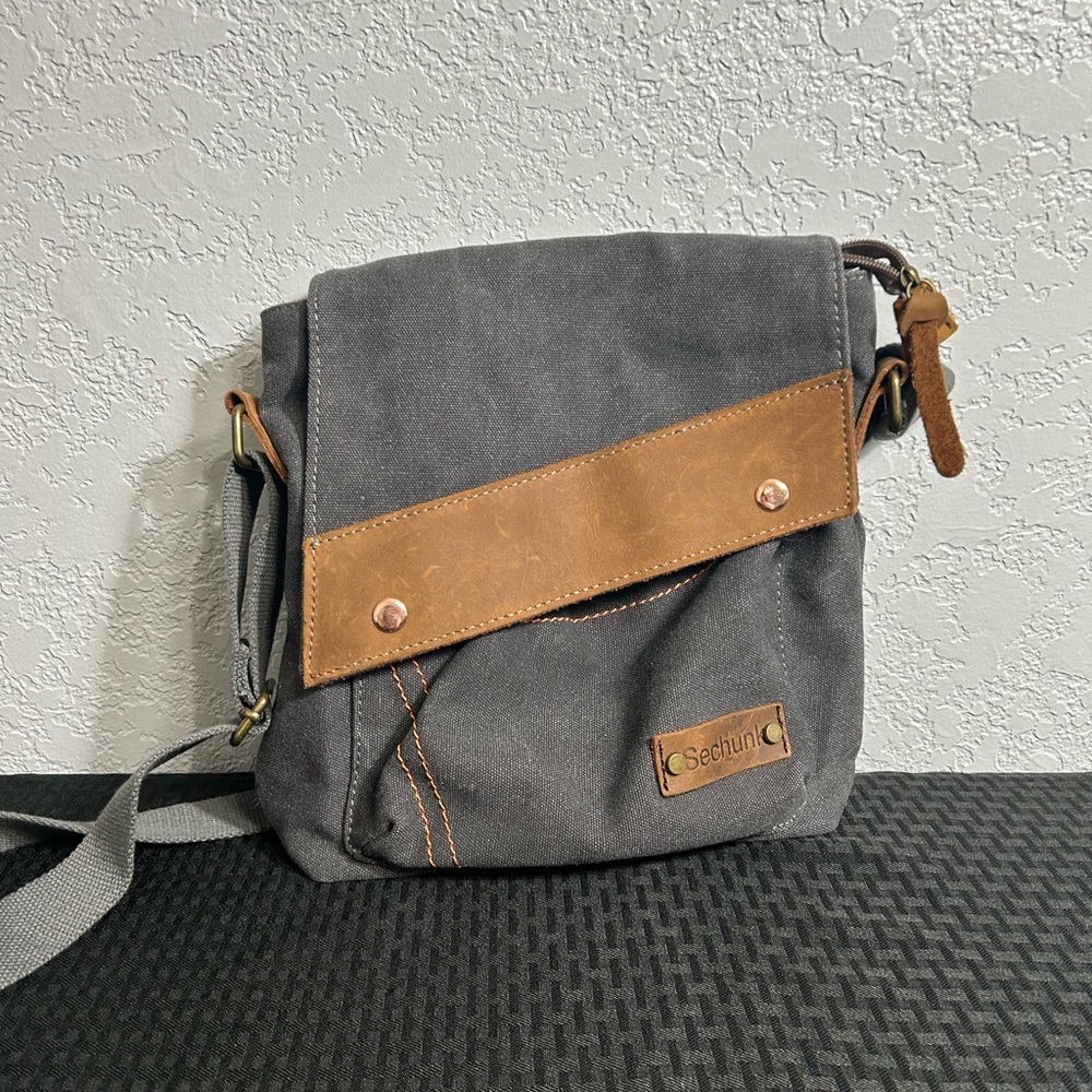 Sechunk Charcoal Gray Canvas Crossbody